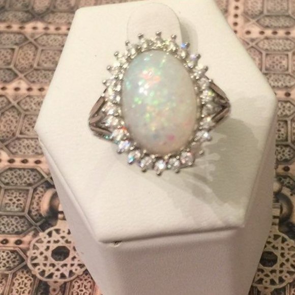 Elegant Opal and Silver Women's Ring - Picture 1 of 4